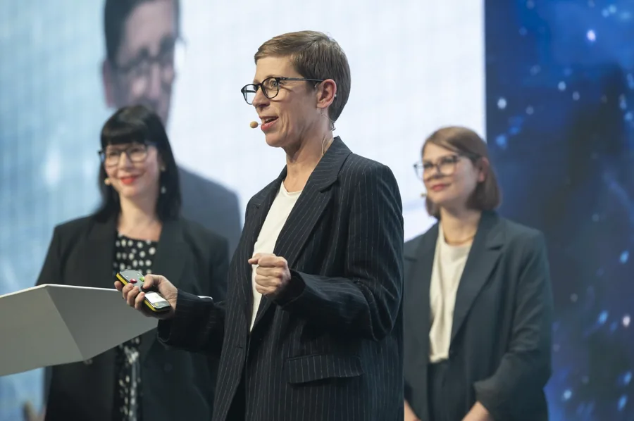 Kerstin Ludwig, Anja Teßmann and Julie Teßmann presenting at Marketingtag AT
